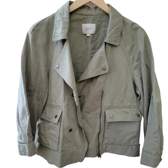 ⭐️LOFT Light Green Jacket - Picture 2 of 6